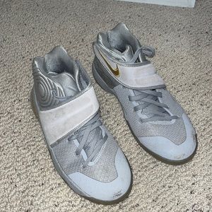 Nike Kyrie shoes size 6Y or 7.5 woman’s